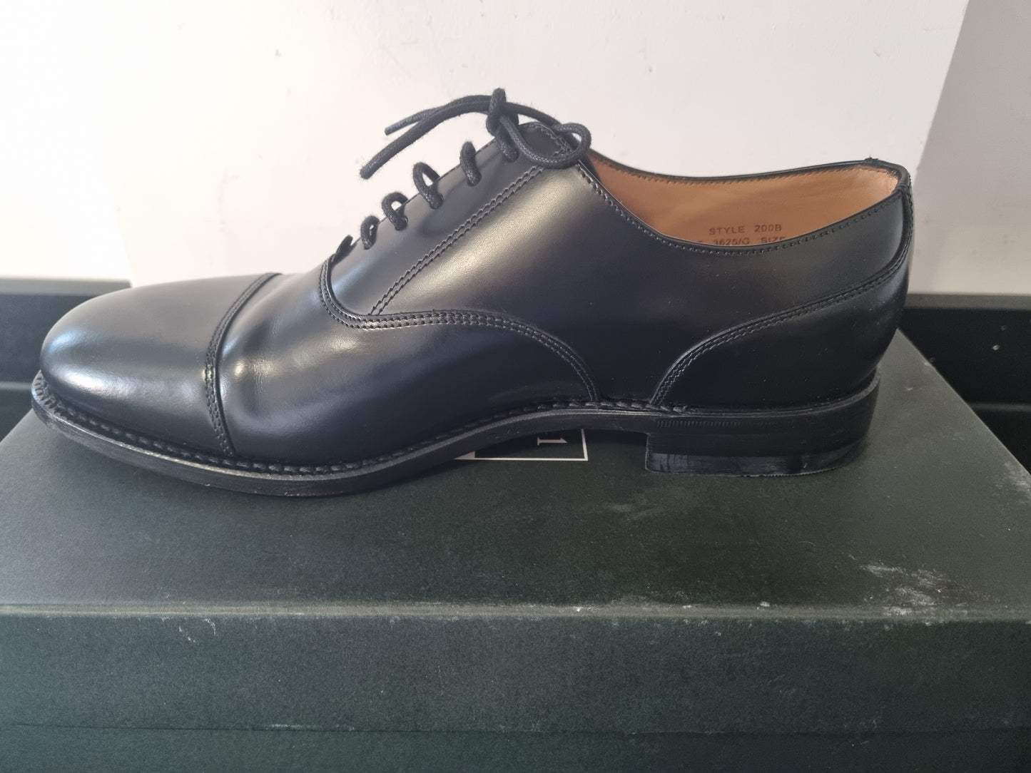 Loake - Hi-Shine Black Leather Oxford Shoe