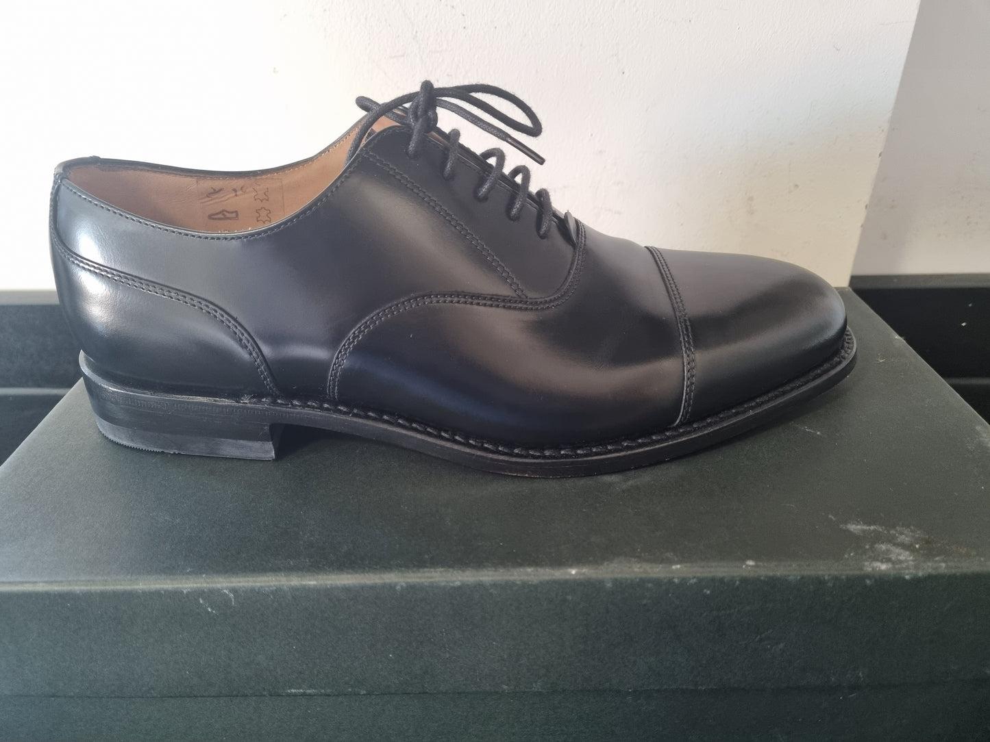 Loake - Hi-Shine Black Leather Oxford Shoe