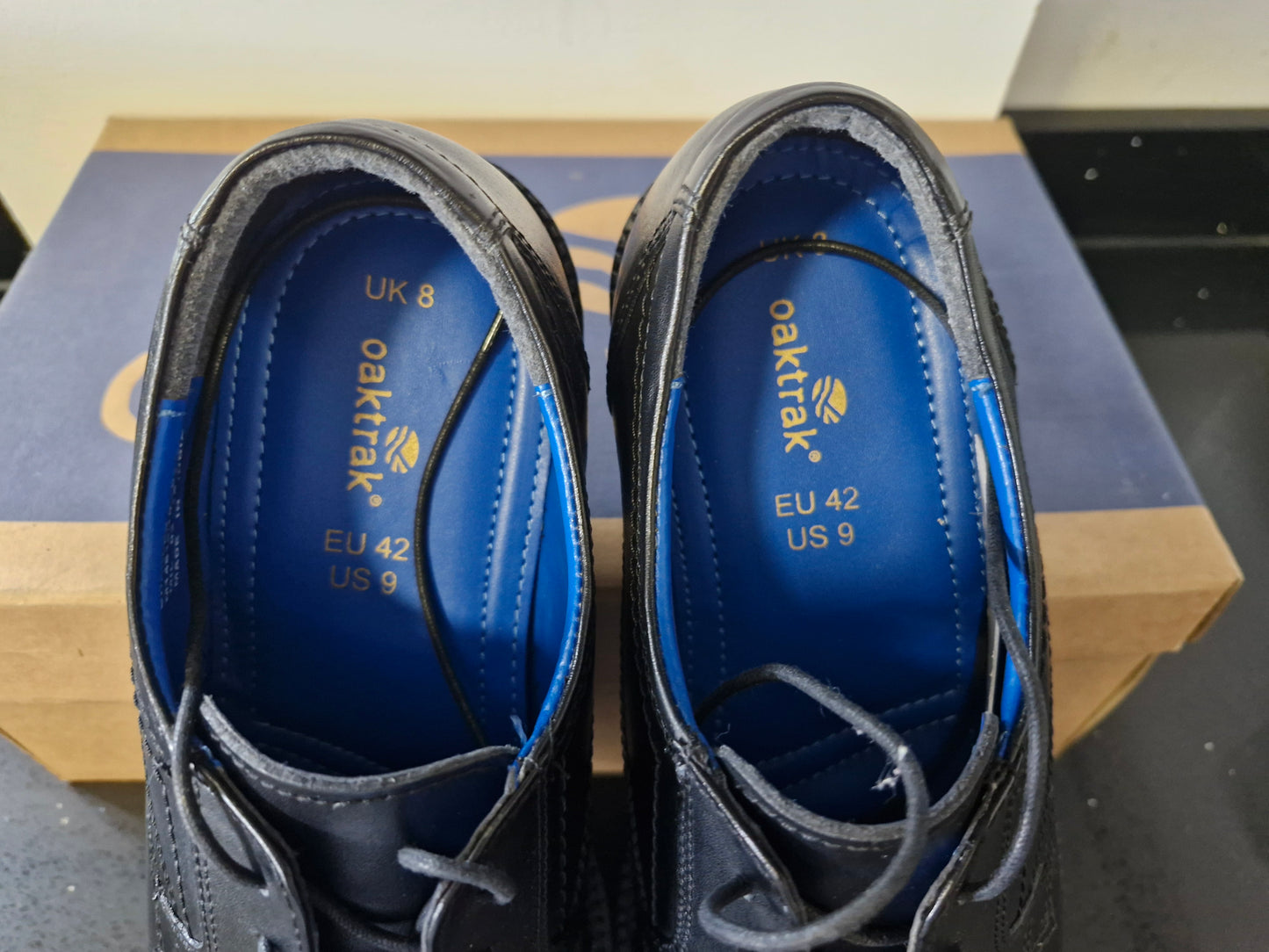 2. Oaktrak - Black Leather Oxford