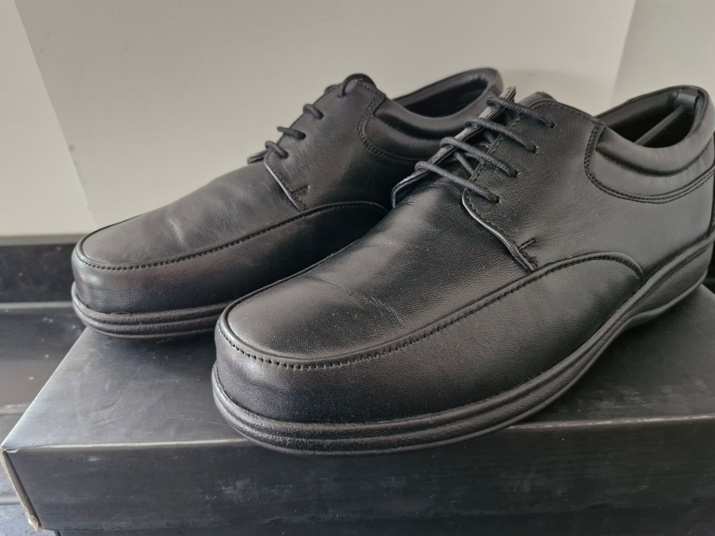 2. Roamers Black Soft Leather Square Toe Shoe Size 6 (M848A)