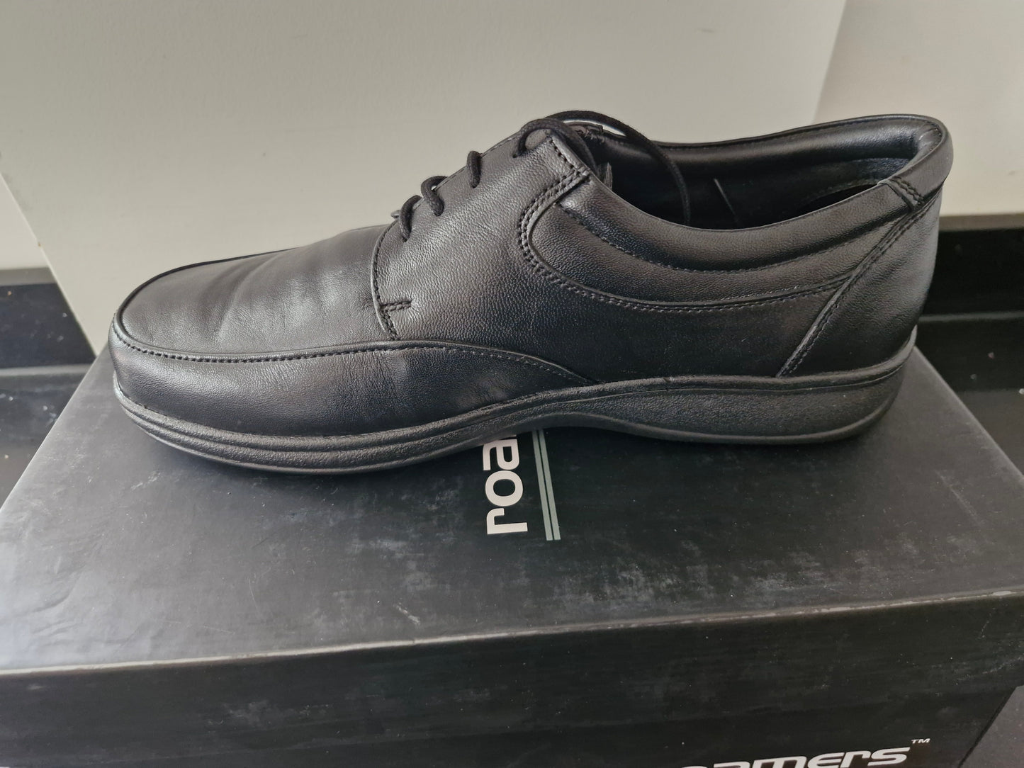 2. Roamers Black Soft Leather Square Toe Shoe Size 6 (M848A)