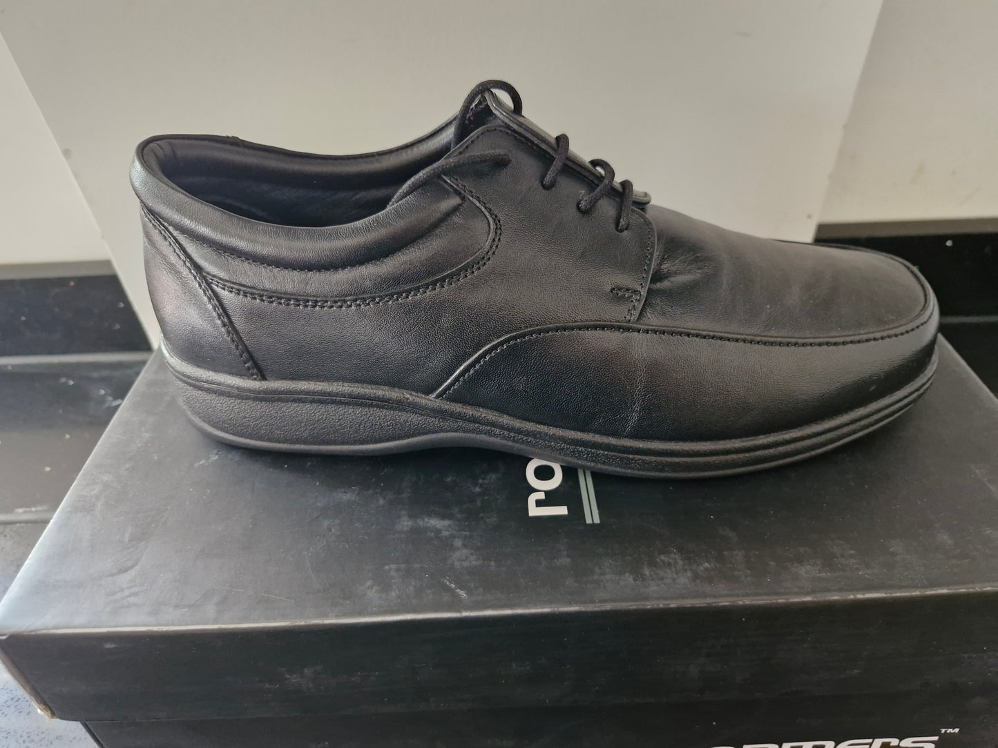 2. Roamers Black Soft Leather Square Toe Shoe Size 6 (M848A)