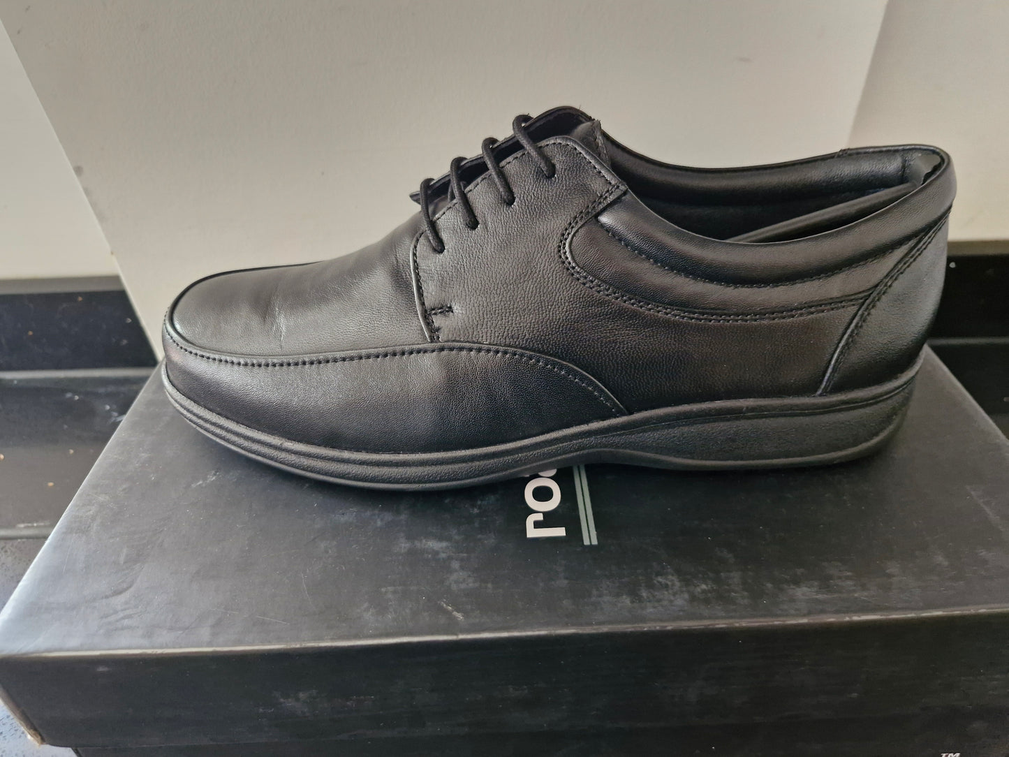 2. Roamers Black Soft Leather Square Toe Shoe Size 6 (M848A)