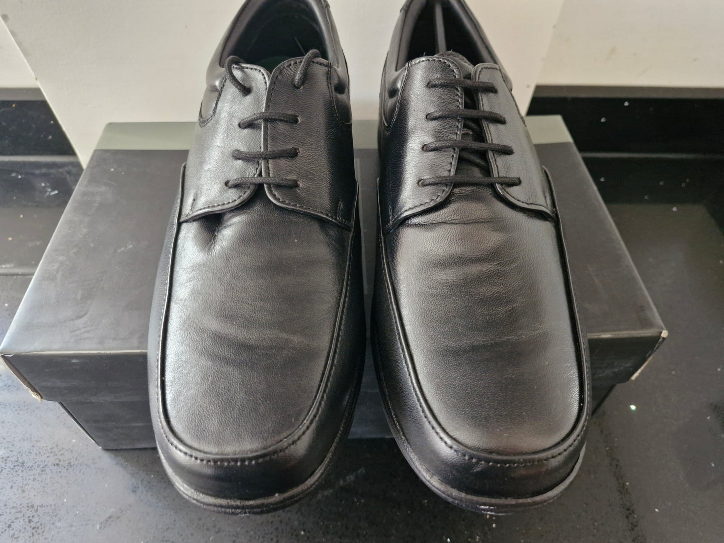 2. Roamers Black Soft Leather Square Toe Shoe Size 6 (M848A)