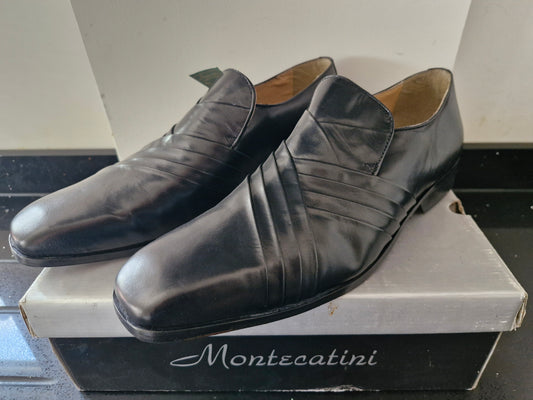 Montecatini Black Leather Cross Pleated Tab Front Shoe Size 12 (MT5110A)