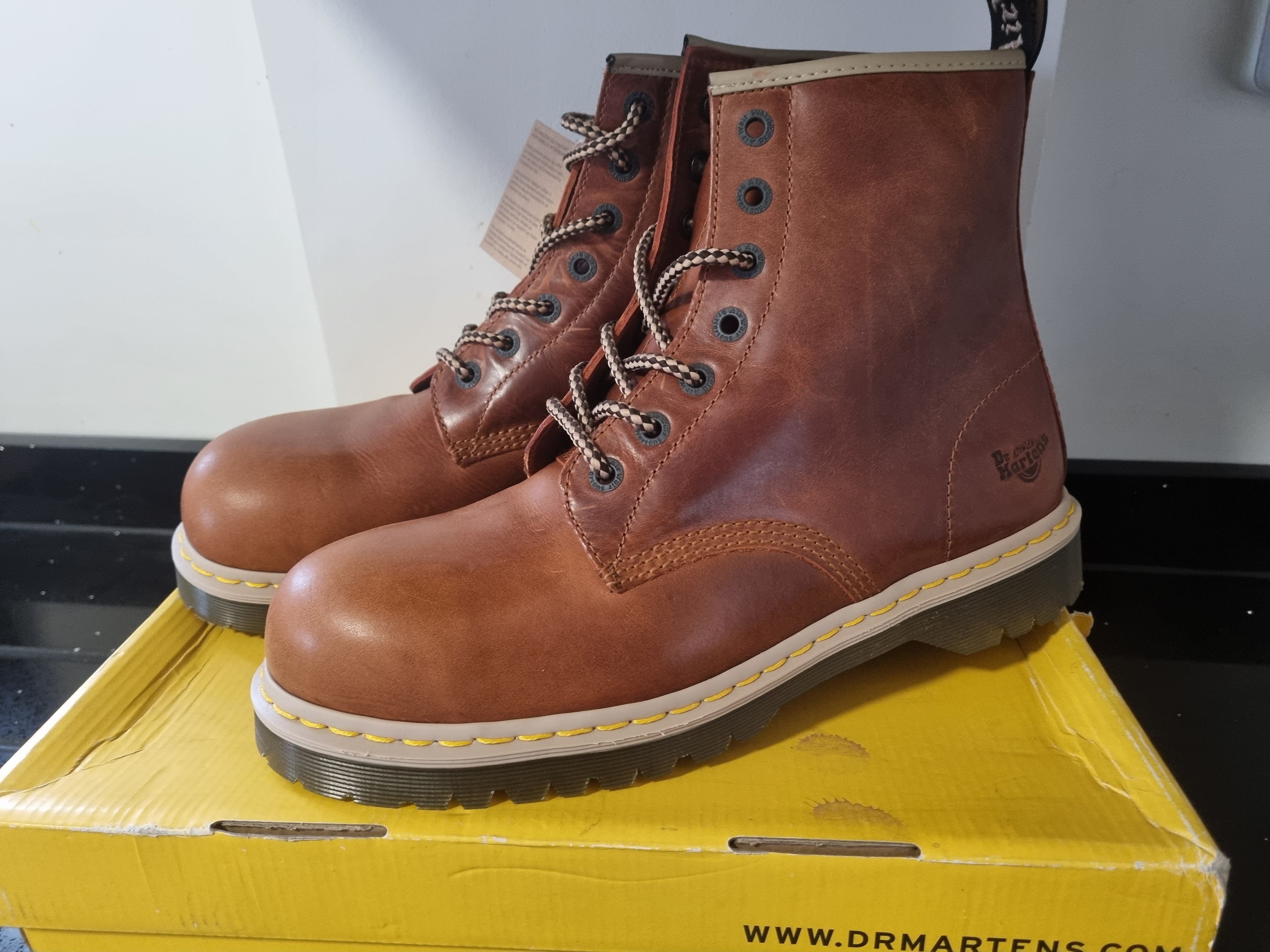 Dr martens shop 7b10 tan