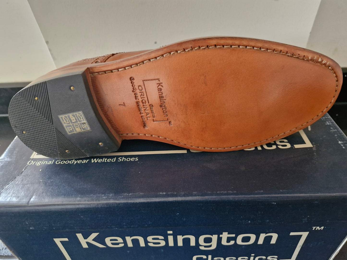 Kensington - Full Brouge Classic – Tan Leather (M929LT)