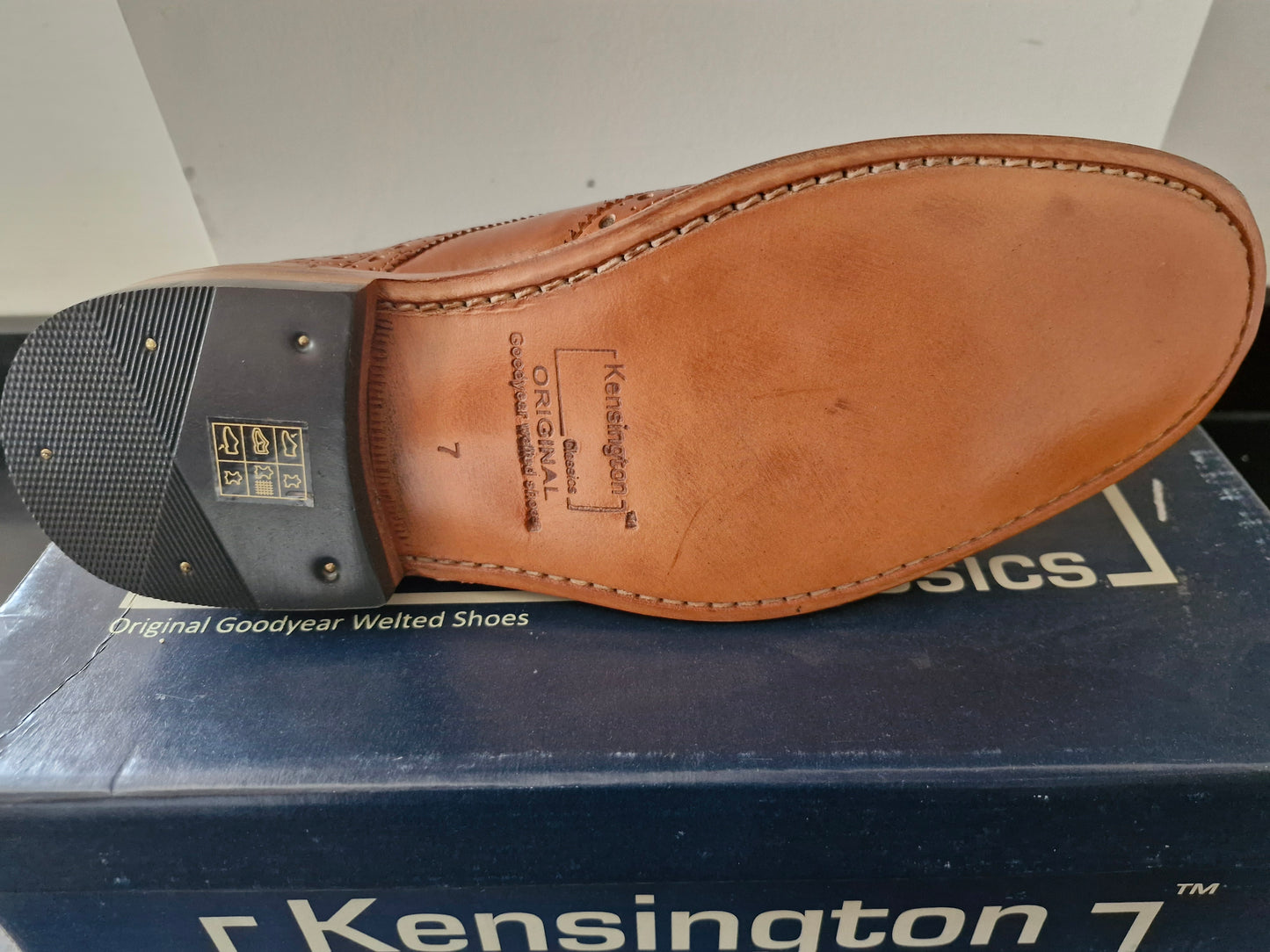 Kensington - Full Brouge Classic – Tan Leather (M929LT)