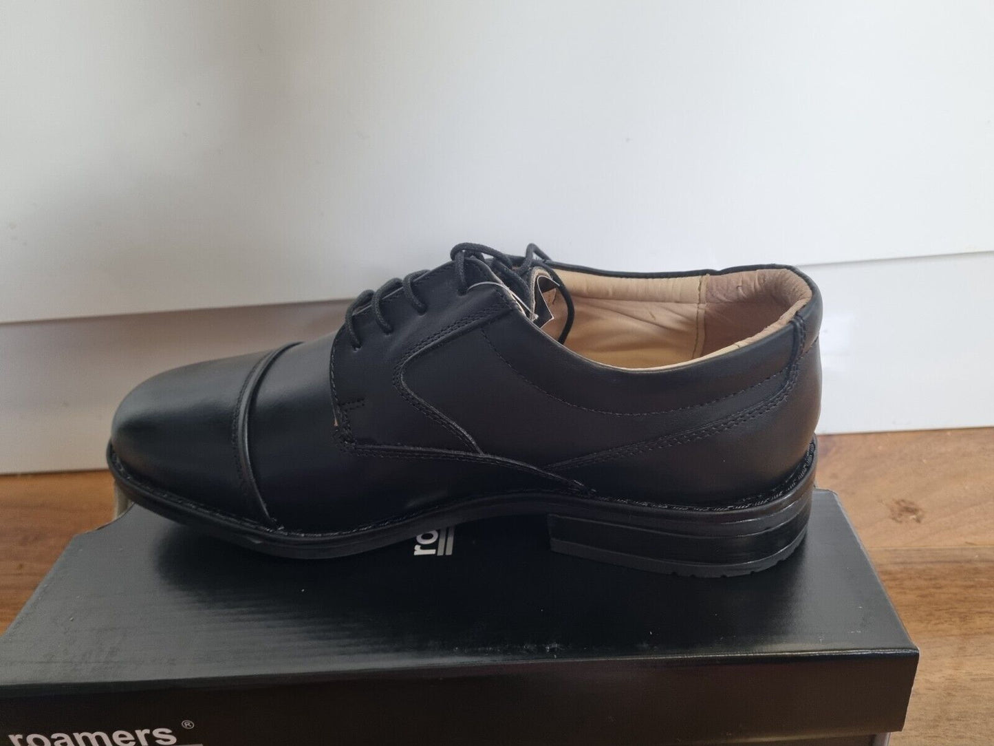 Roamers - 4 Eye Capped Gibson Shoe - Black Leather (M247A)