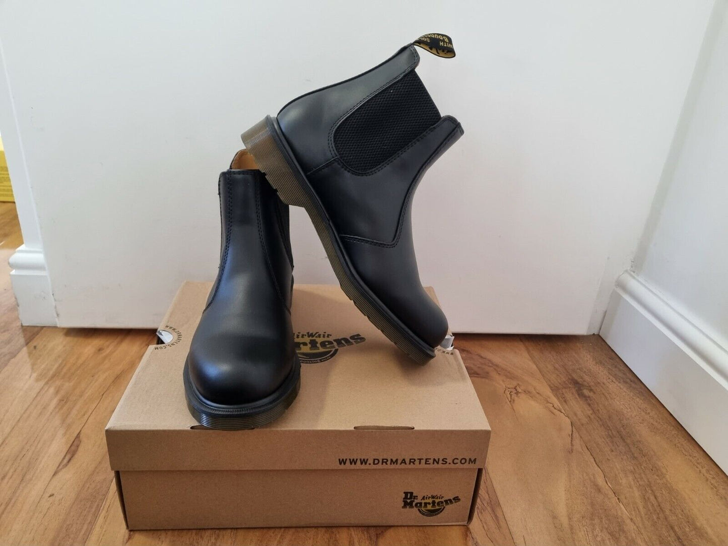 Dr Marten Chelsea Boot - Black Leather
